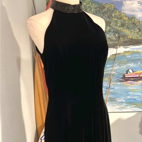 🖤VTG Rimini, Velvet Noir, Halter,Sexy Lower Slit, Lined, Zippered Back, Size 8 - Picture 12 of 17